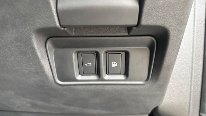 Land Rover Discovery Sport 1.5 P270e Landmark 5dr Auto [5 Seat] Station Wagon - Image 31